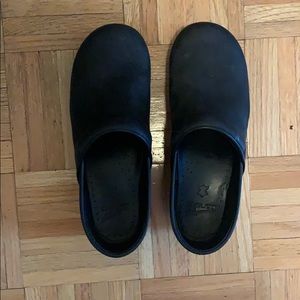 Dansko clogs in black nubuck size 40